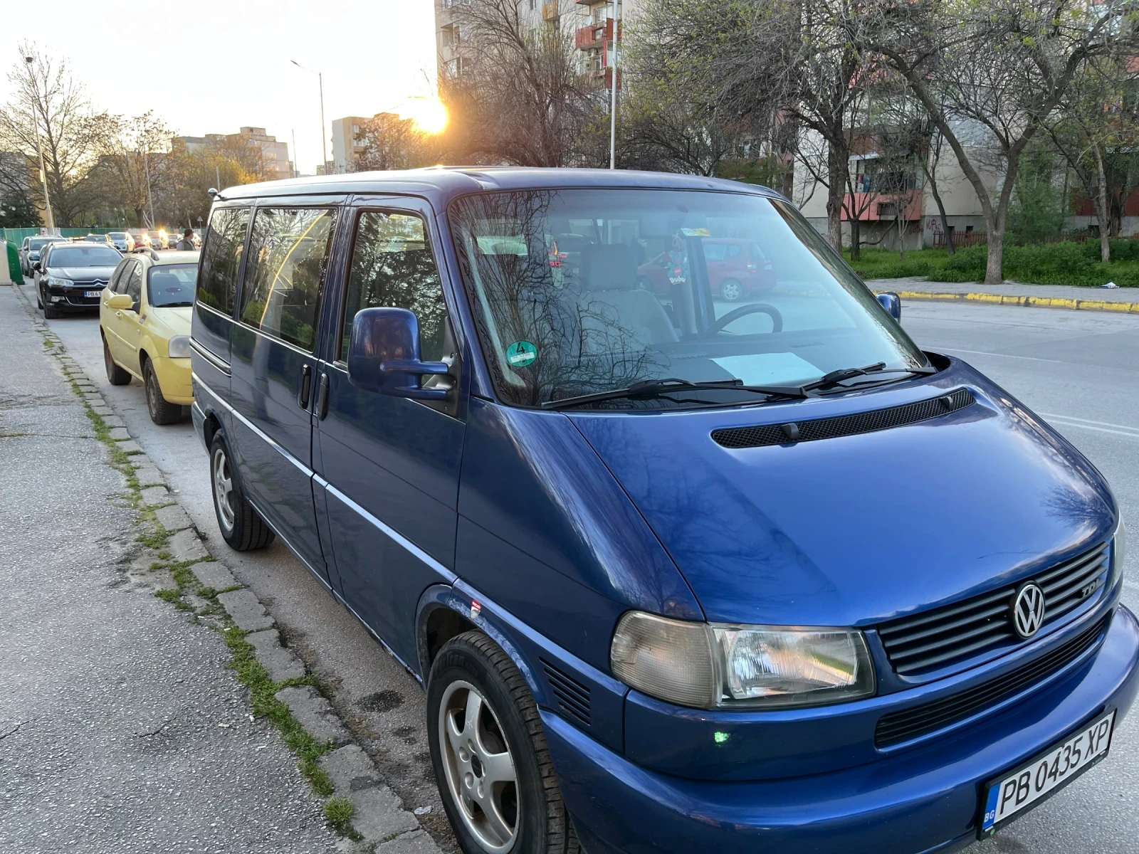 VW Caravelle Пътнически, снимка 3 - Бусове и автобуси - 54115272