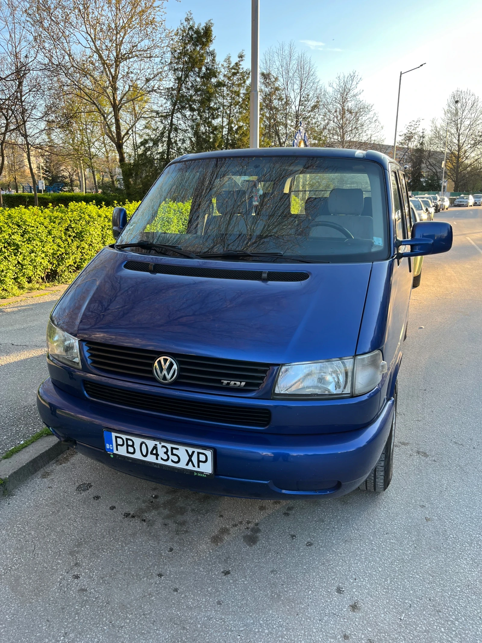 VW Caravelle Пътнически, снимка 2 - Бусове и автобуси - 54115272