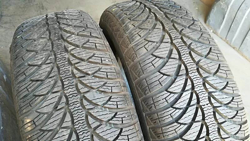 Гуми Зимни 195/65R15, снимка 1 - Гуми и джанти - 25609772