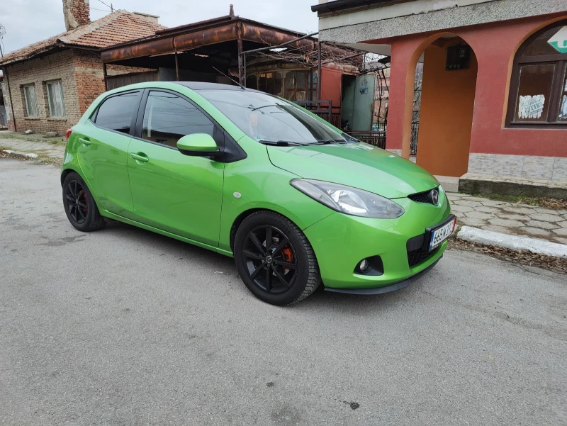 Mazda 2 1.3i, снимка 2 - Автомобили и джипове - 48246785