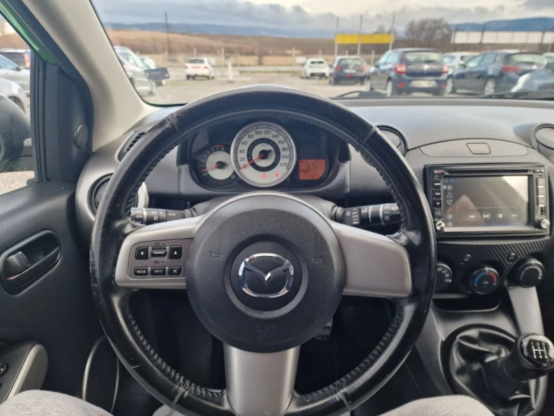 Mazda 2 1.3i, снимка 13 - Автомобили и джипове - 48246785