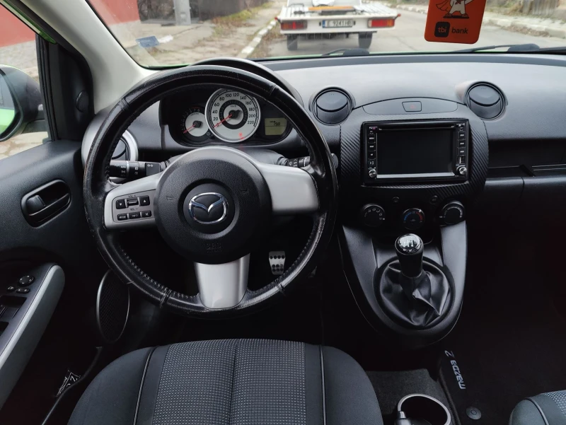 Mazda 2 1.3i, снимка 9 - Автомобили и джипове - 48246785