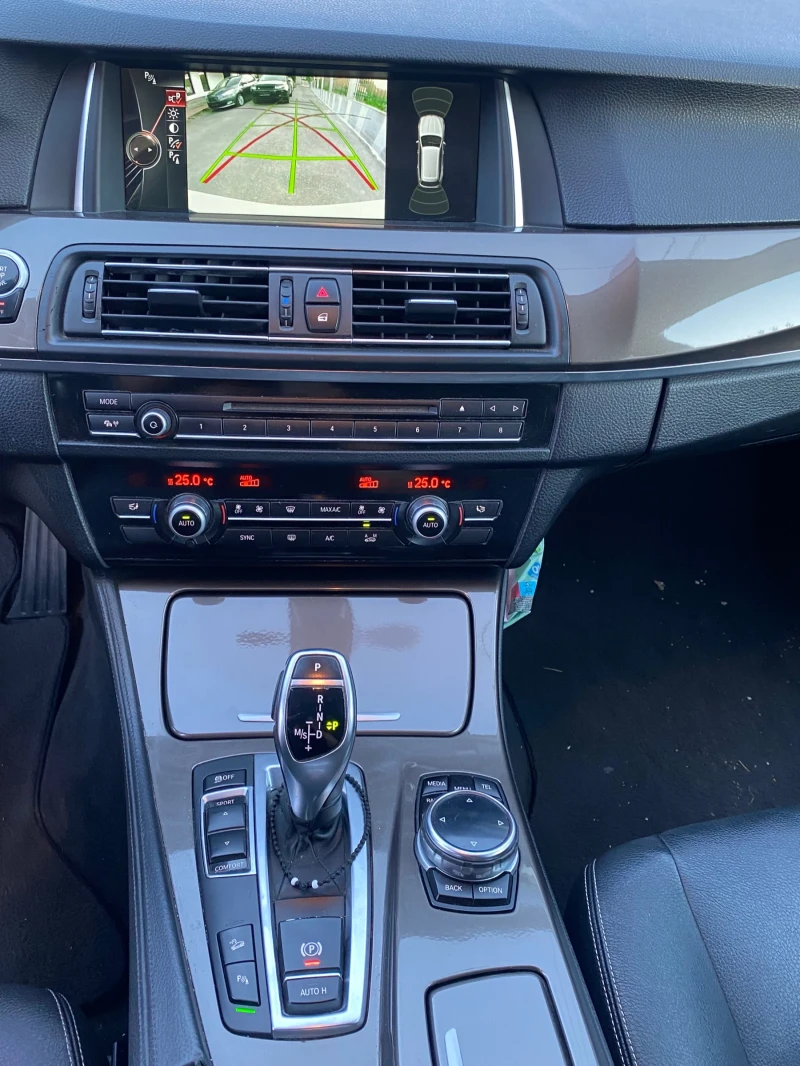 BMW 525 D-Xdrive-ФЕЙСЛИФТ-НАВИ-КОЖА-ПАНОРАМА-PDC-КАМЕРА, снимка 13 - Автомобили и джипове - 51538399
