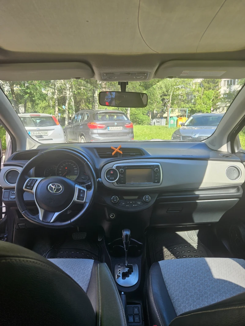 Toyota Yaris 1.3 VVT-I, снимка 13 - Автомобили и джипове - 52380434