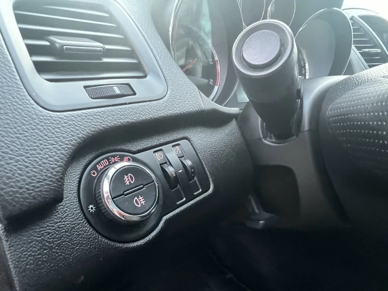 Opel Insignia 2.0CDTI 130kс., снимка 6 - Автомобили и джипове - 52528810