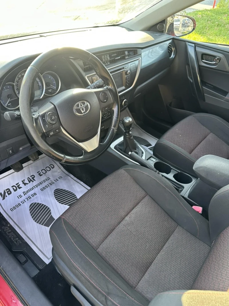 Toyota Auris, снимка 10 - Автомобили и джипове - 52816038