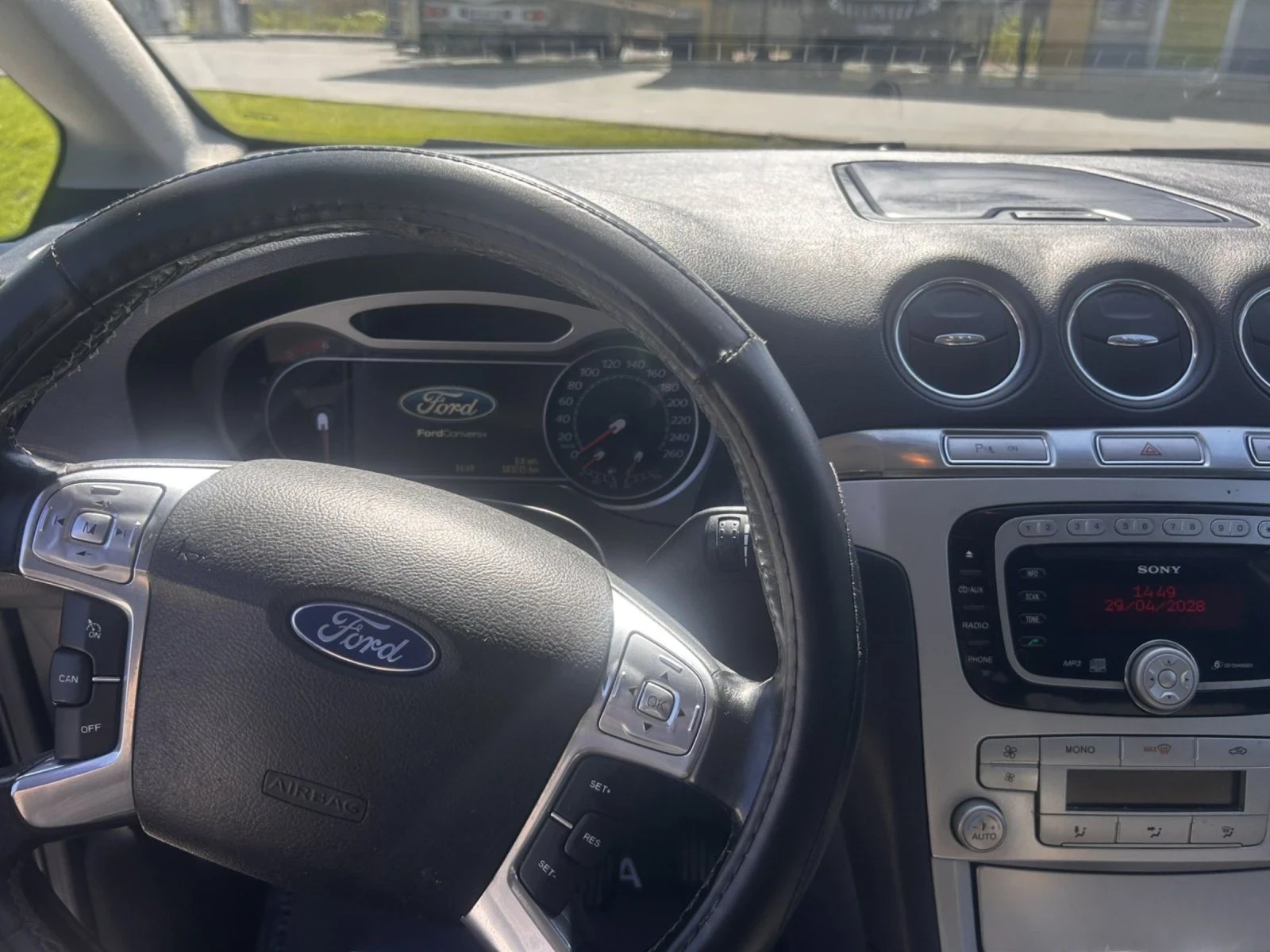 Ford Galaxy 2.0 TDCi Titanium - изображение 7