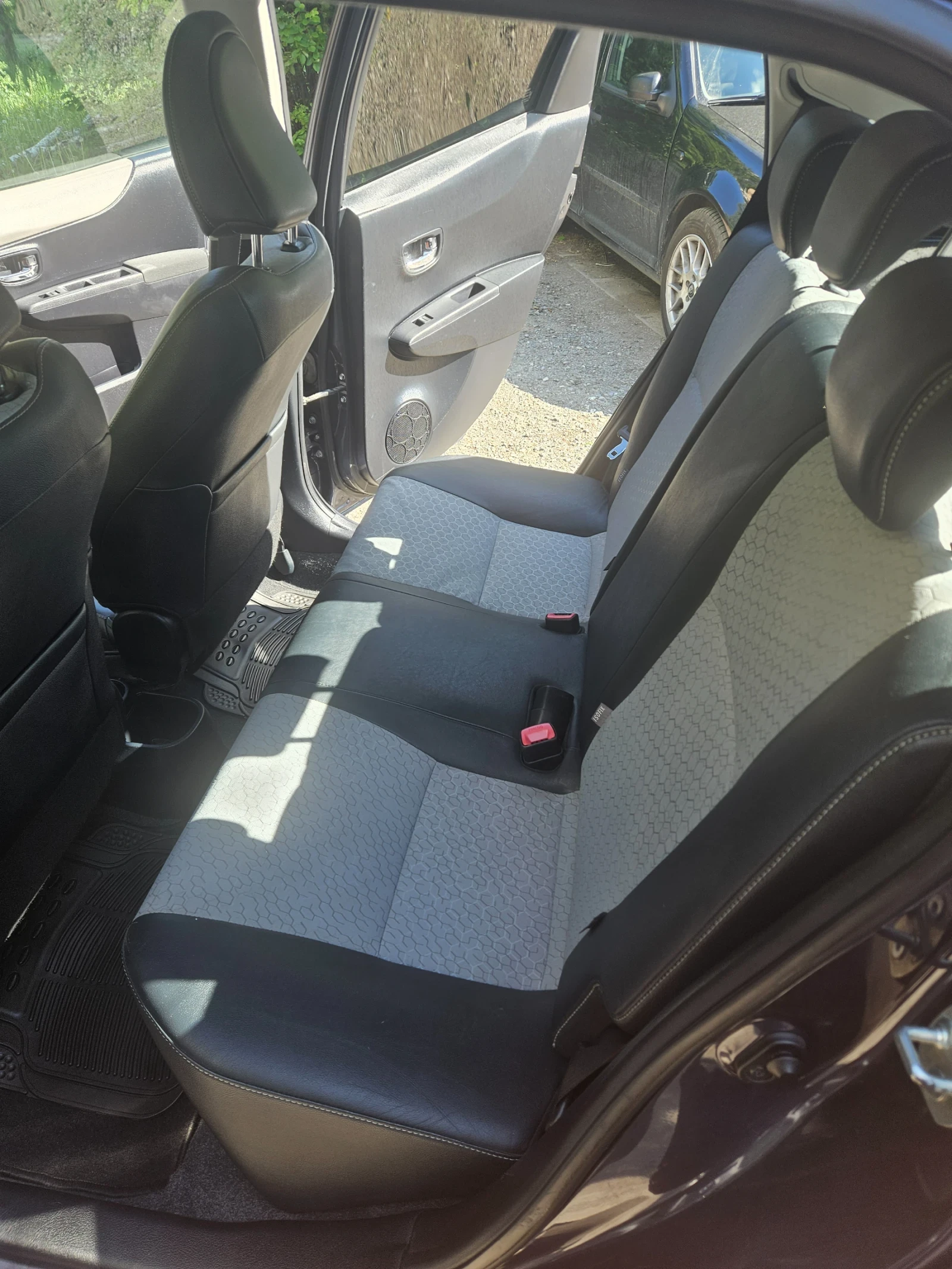 Toyota Yaris 1.3 VVT-I - изображение 10