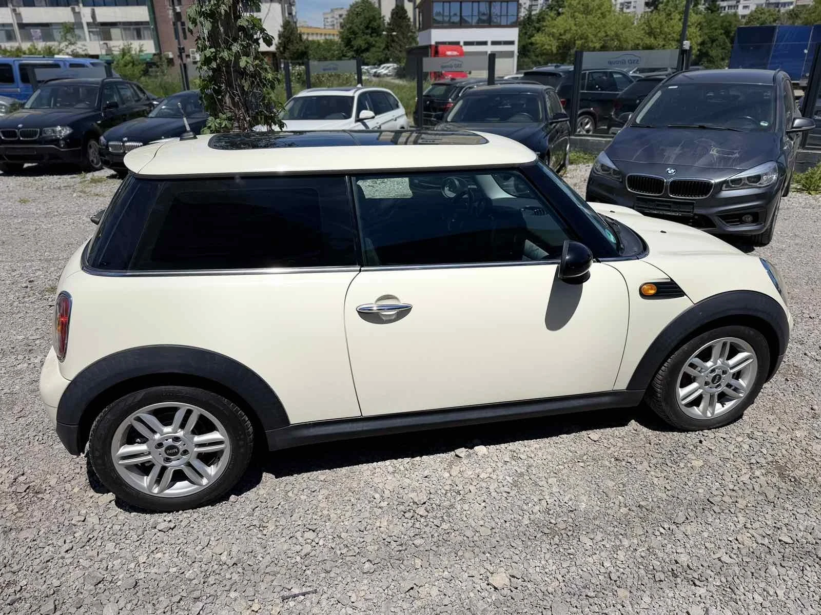 Mini One 1.6i FACE! Панорама! Германия!, снимка 4 - Автомобили и джипове - 52944547
