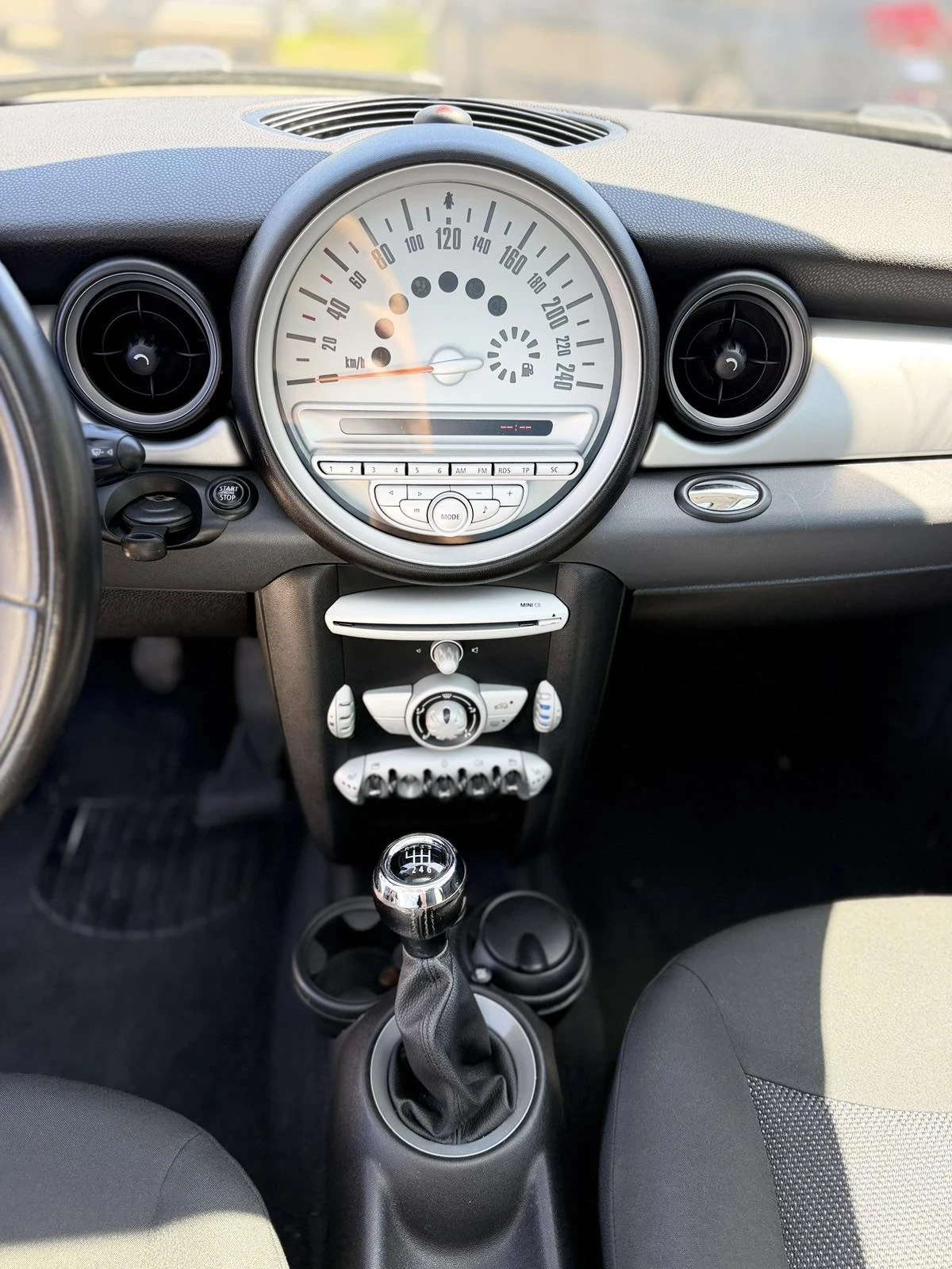 Mini One 1.6i FACE! Панорама! Германия!, снимка 11 - Автомобили и джипове - 52944547