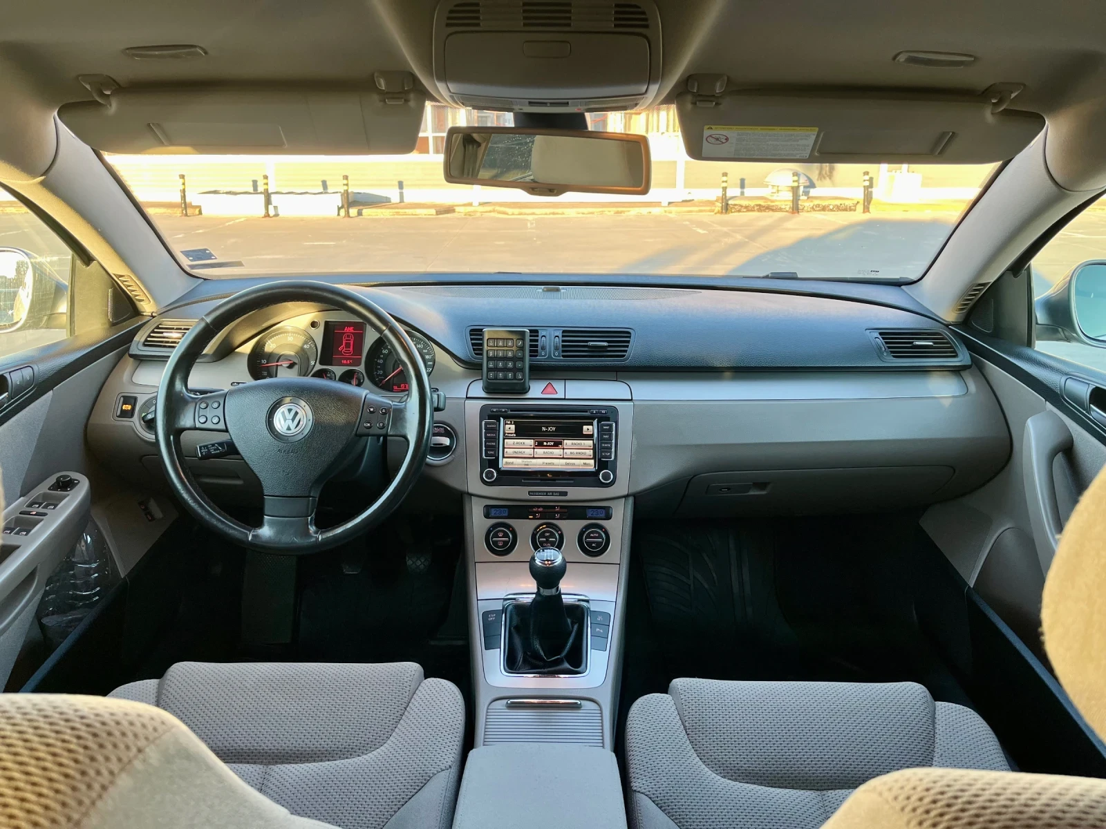 VW Passat 2.0TDI Highline * NAVI* MULTI Обслужена ТОП, снимка 7 - Автомобили и джипове - 53795302