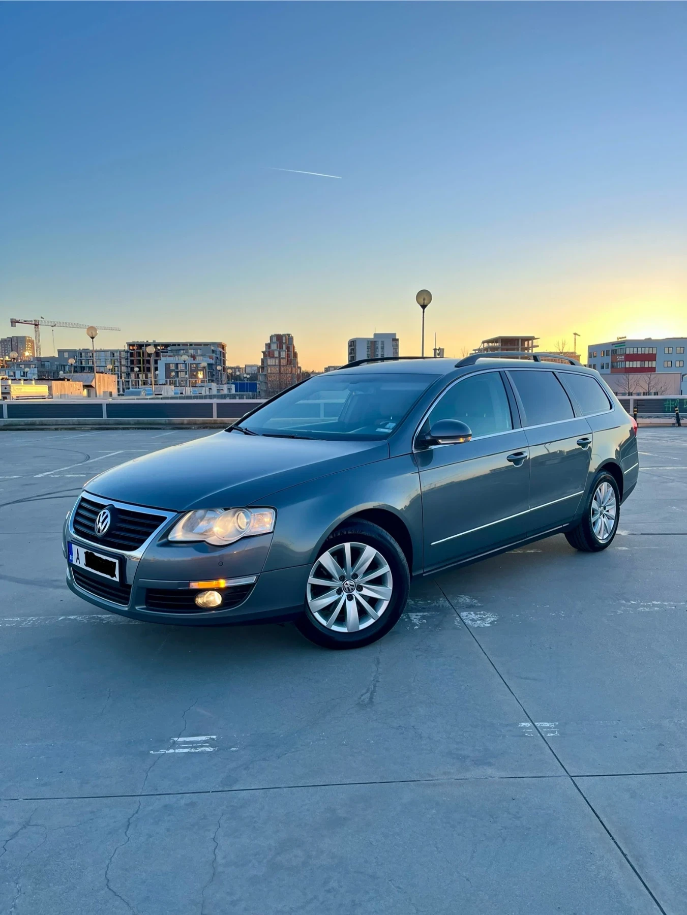 VW Passat 2.0TDI Highline * NAVI* MULTI Обслужена ТОП, снимка 2 - Автомобили и джипове - 53795302