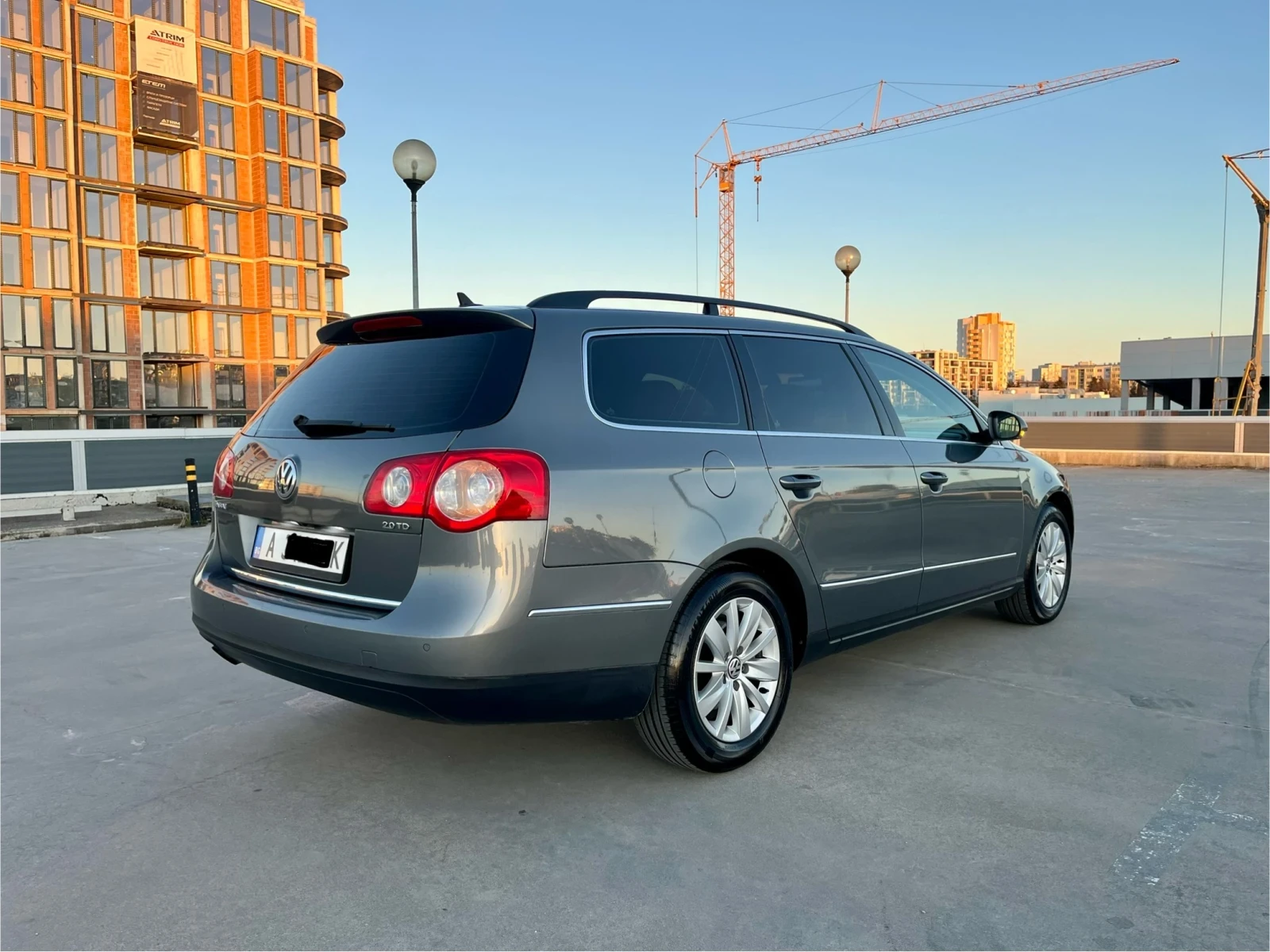 VW Passat 2.0TDI Highline * NAVI* MULTI Обслужена ТОП, снимка 3 - Автомобили и джипове - 53795302