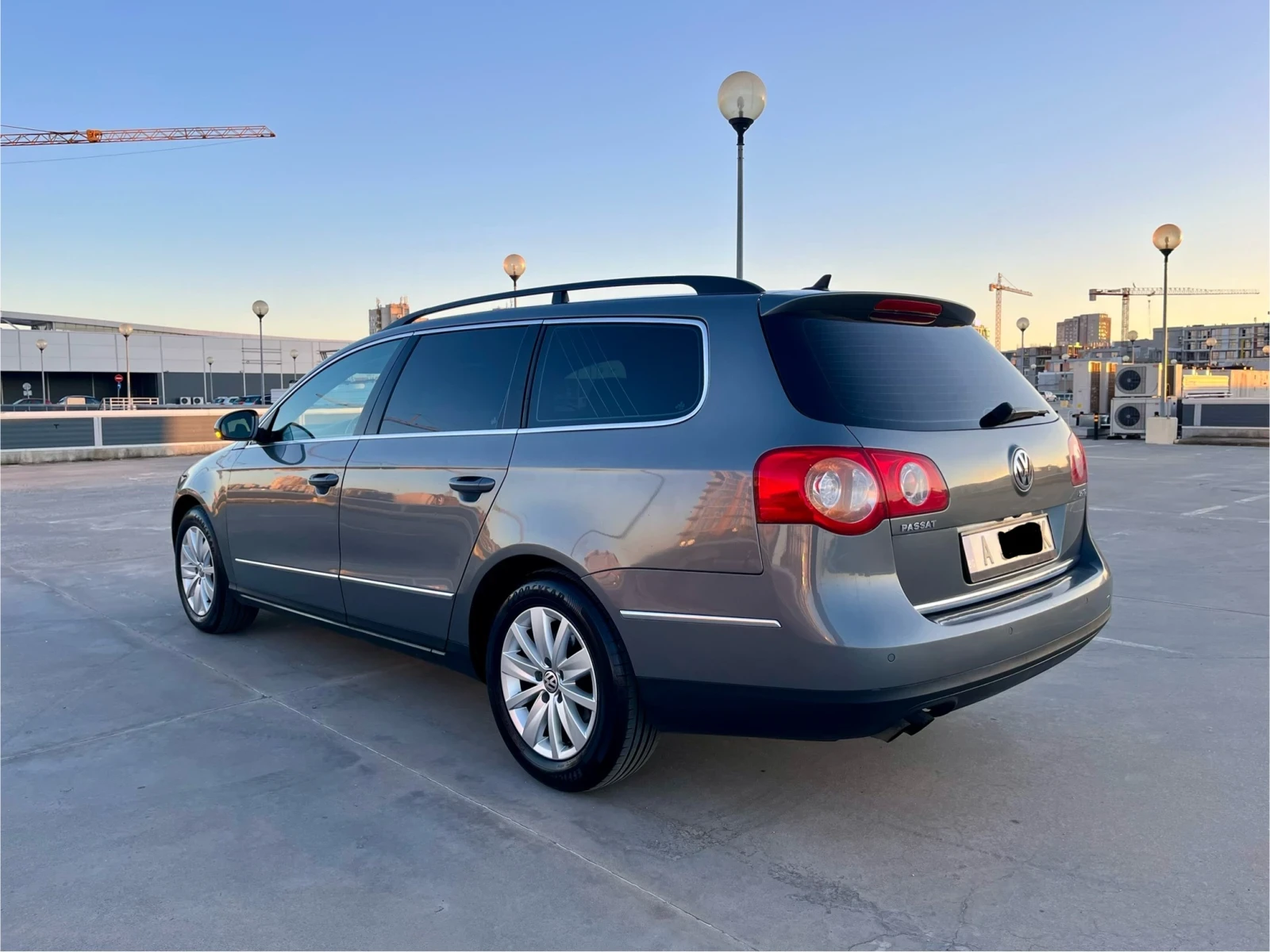 VW Passat 2.0TDI Highline * NAVI* MULTI Обслужена ТОП, снимка 4 - Автомобили и джипове - 53795302