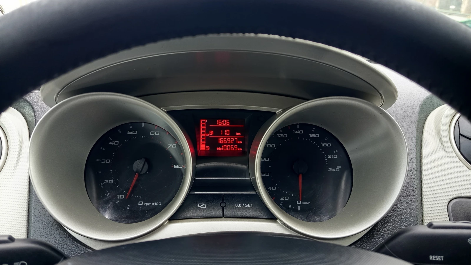 Seat Ibiza 1.6 i СТАРИЯТ МОТОР 105 PS КЛИМА, снимка 13 - Автомобили и джипове - 54125930