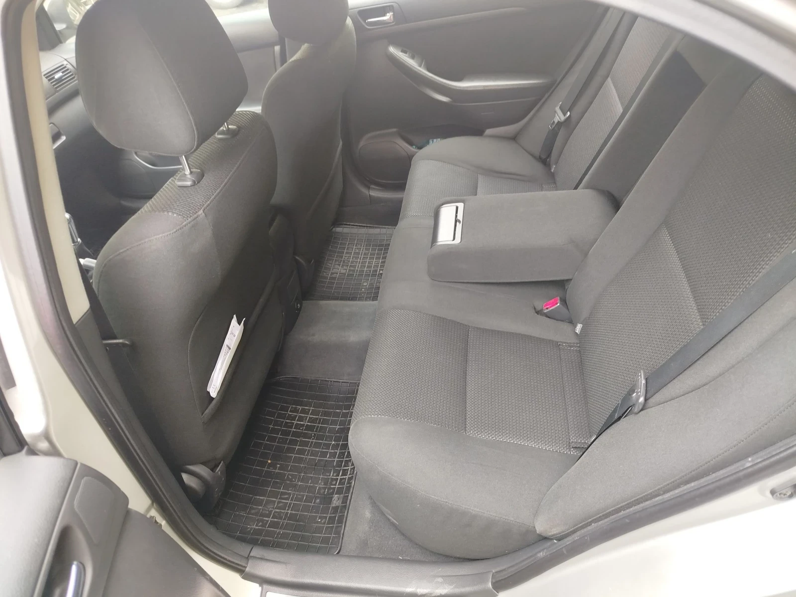 Toyota Avensis 2.0 D4D. 116, снимка 7 - Автомобили и джипове - 54728859