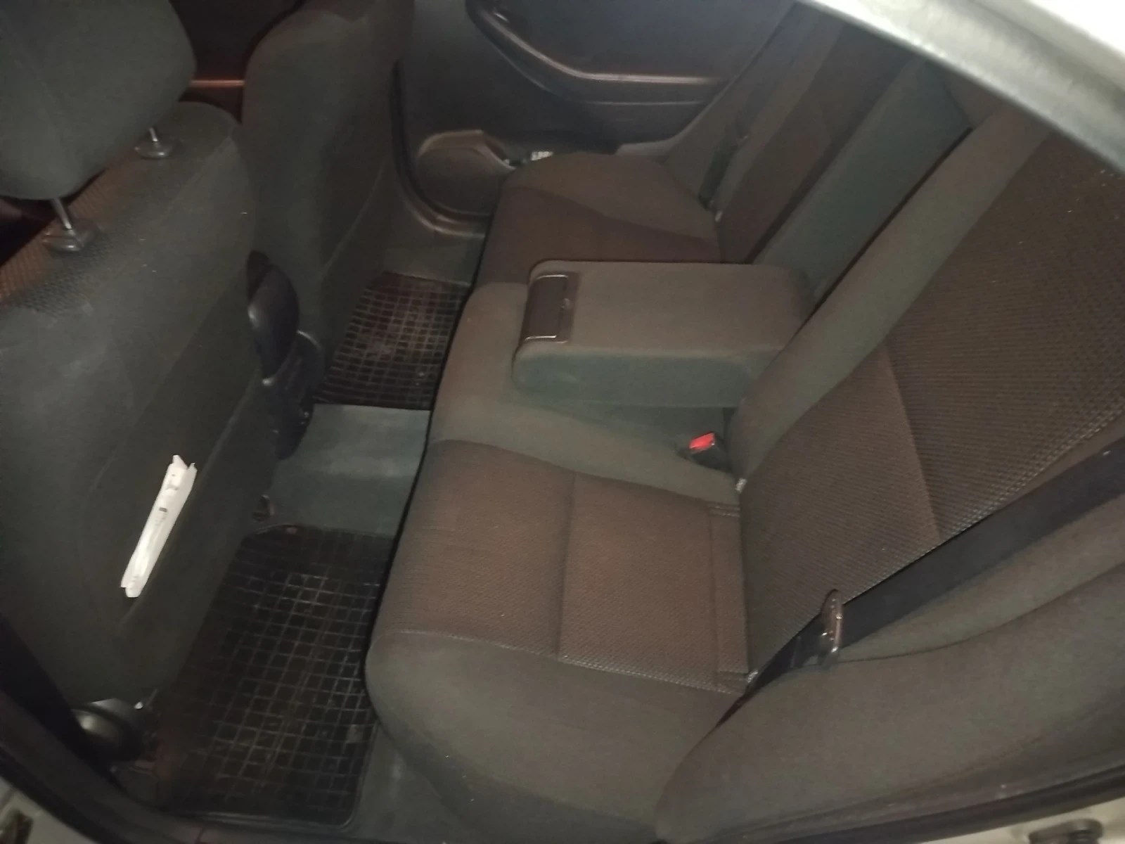 Toyota Avensis 2.0 D4D. 116, снимка 9 - Автомобили и джипове - 54728859