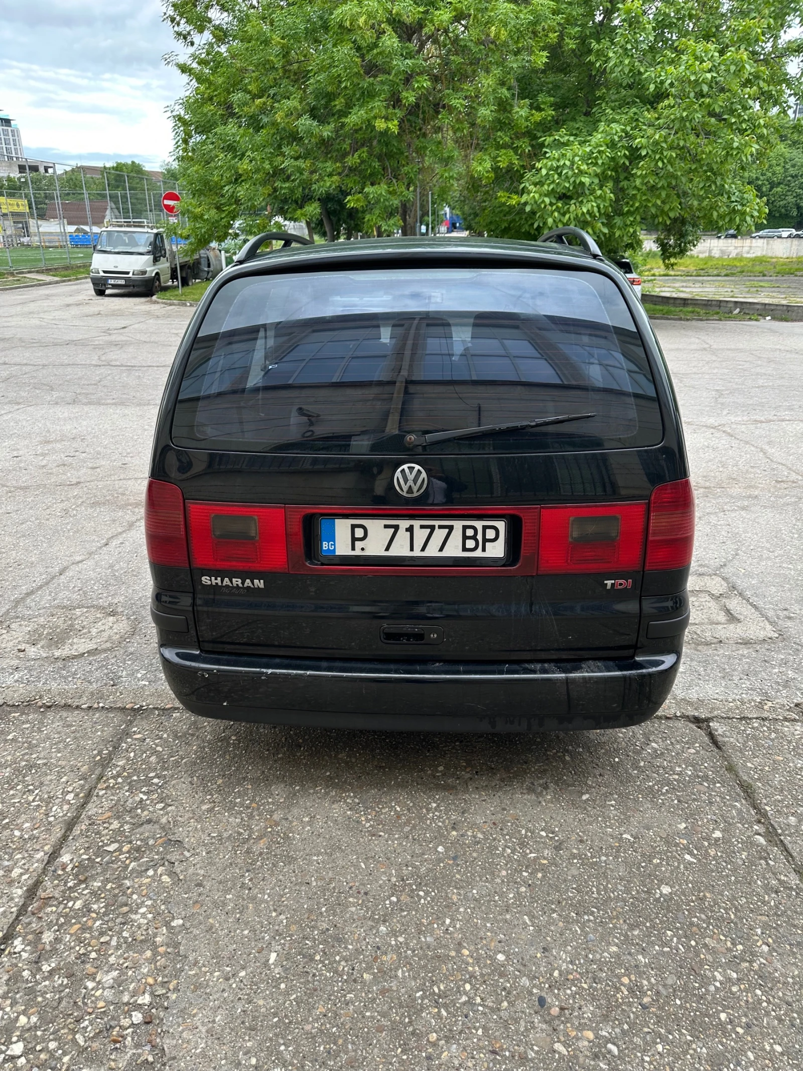 VW Sharan 2001г., снимка 4 - Автомобили и джипове - 55250110
