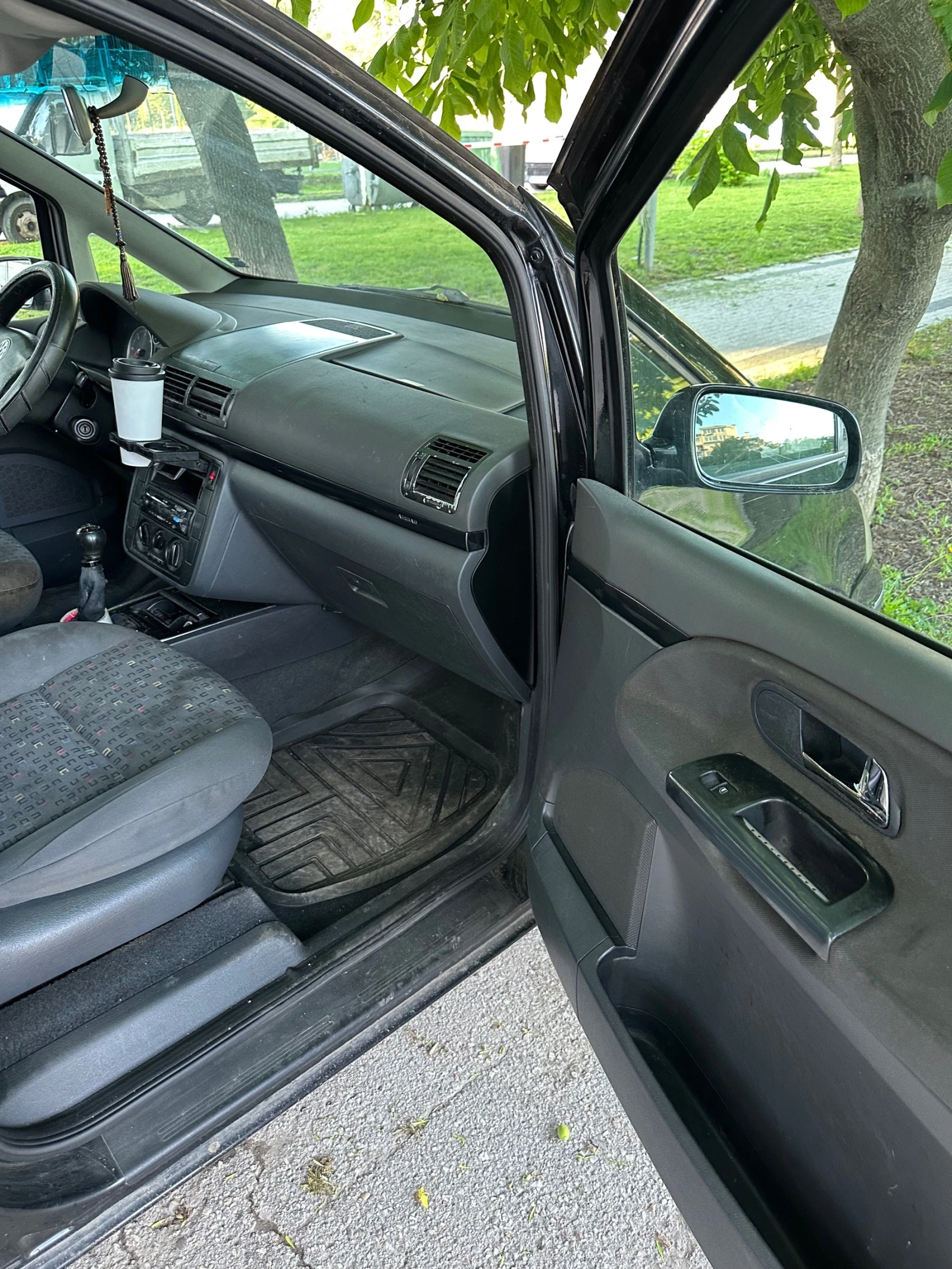 VW Sharan 2001г., снимка 12 - Автомобили и джипове - 55250110