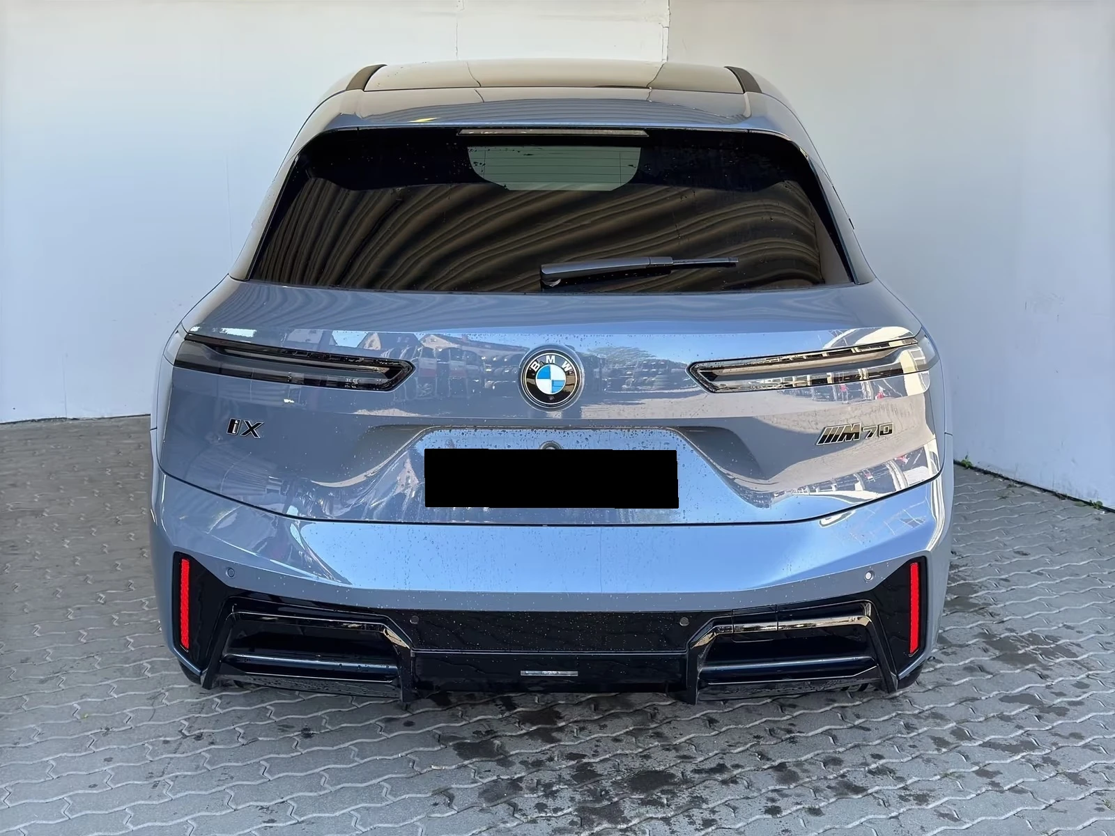 BMW iX M70 xDrive / B&W / SKY LOUNGE / 360 / HUD / AIR, снимка 3 - Автомобили и джипове - 55557271
