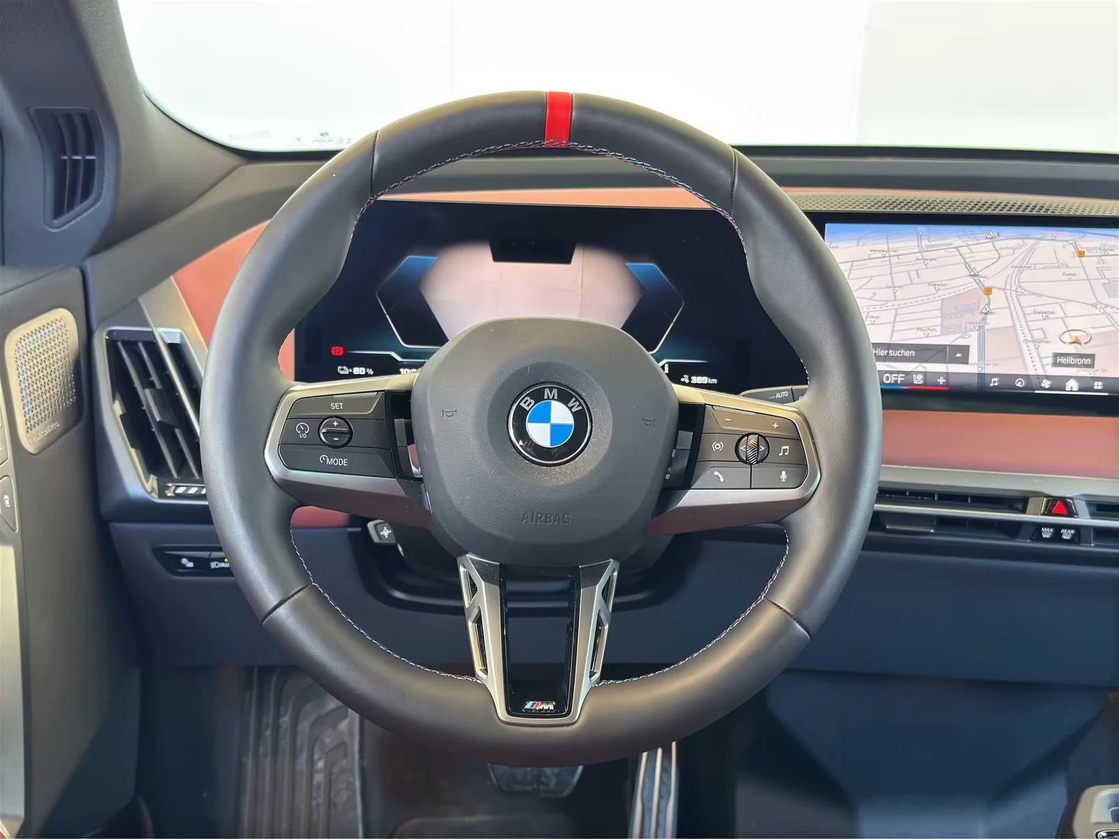 BMW iX M70 xDrive / B&W / SKY LOUNGE / 360 / HUD / AIR, снимка 6 - Автомобили и джипове - 55557271