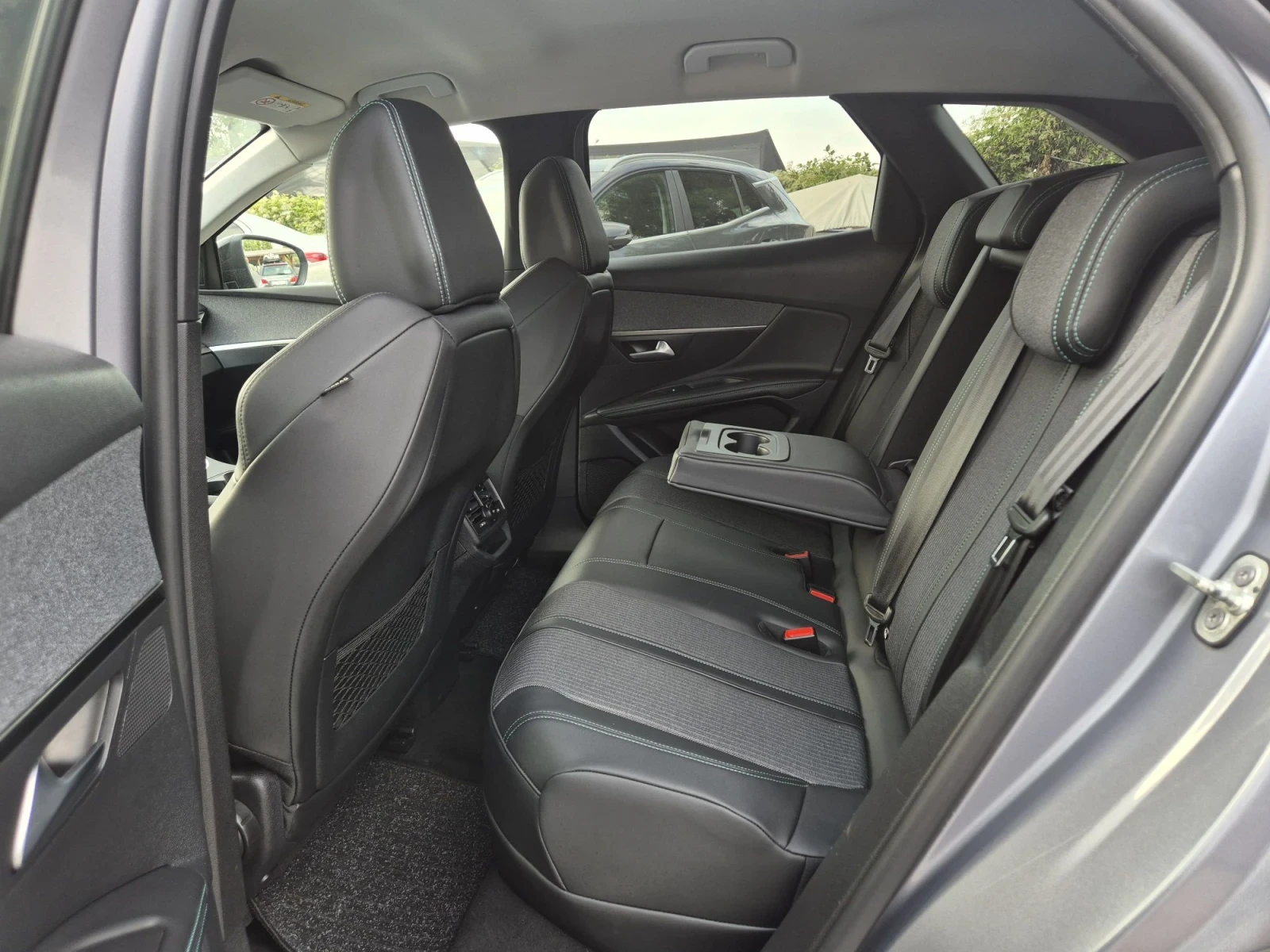Peugeot 3008 Plug-in HYBRID 225ps/ДИСТРОНИК/АВТОМАТИК, снимка 12 - Автомобили и джипове - 55717205