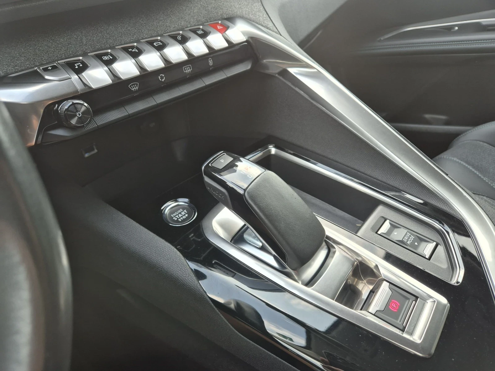 Peugeot 3008 Plug-in HYBRID 225ps/ДИСТРОНИК/АВТОМАТИК, снимка 9 - Автомобили и джипове - 55717205