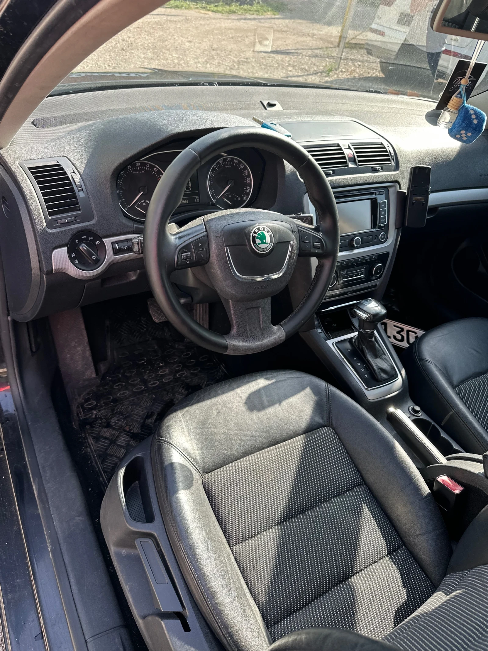 Skoda Octavia 2.0 TDI avtomat, снимка 9 - Автомобили и джипове - 55878001
