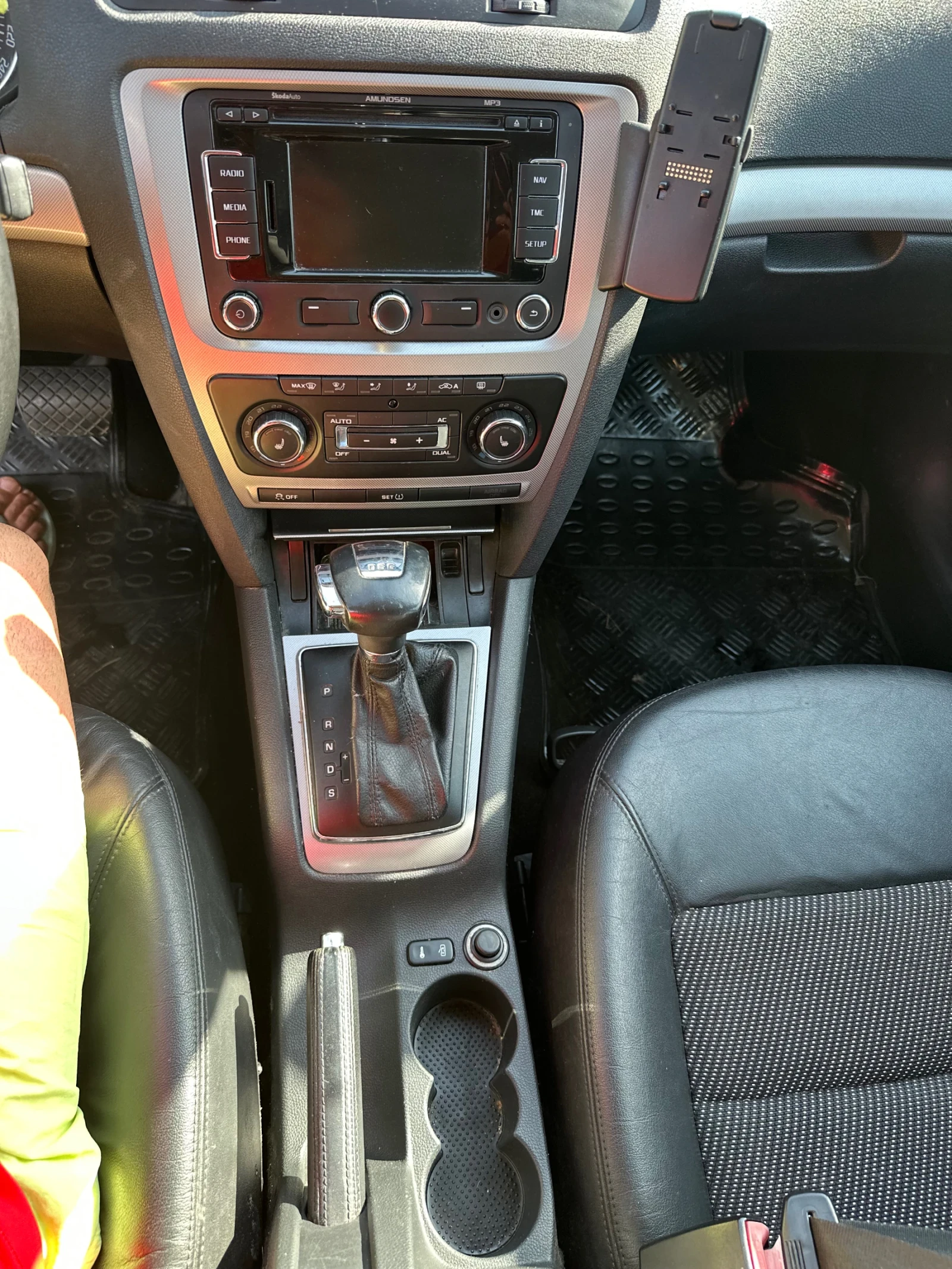 Skoda Octavia 2.0 TDI avtomat, снимка 7 - Автомобили и джипове - 55878001