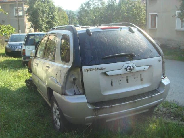 Kia Sportage 2.0 CRDI, снимка 2 - Автомобили и джипове - 46834499