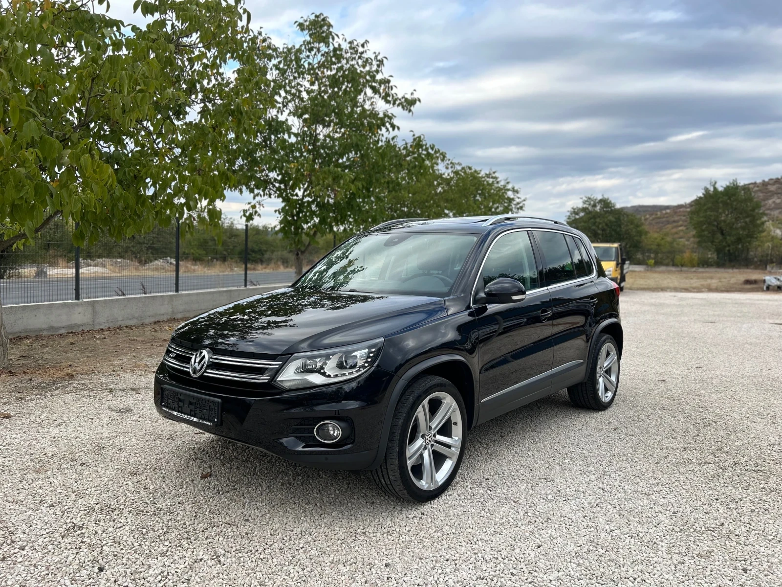 VW Tiguan 2.0TDI R LINE LED XENON NAVI PANO KAMERA 4MOTION | Mobile.bg   1