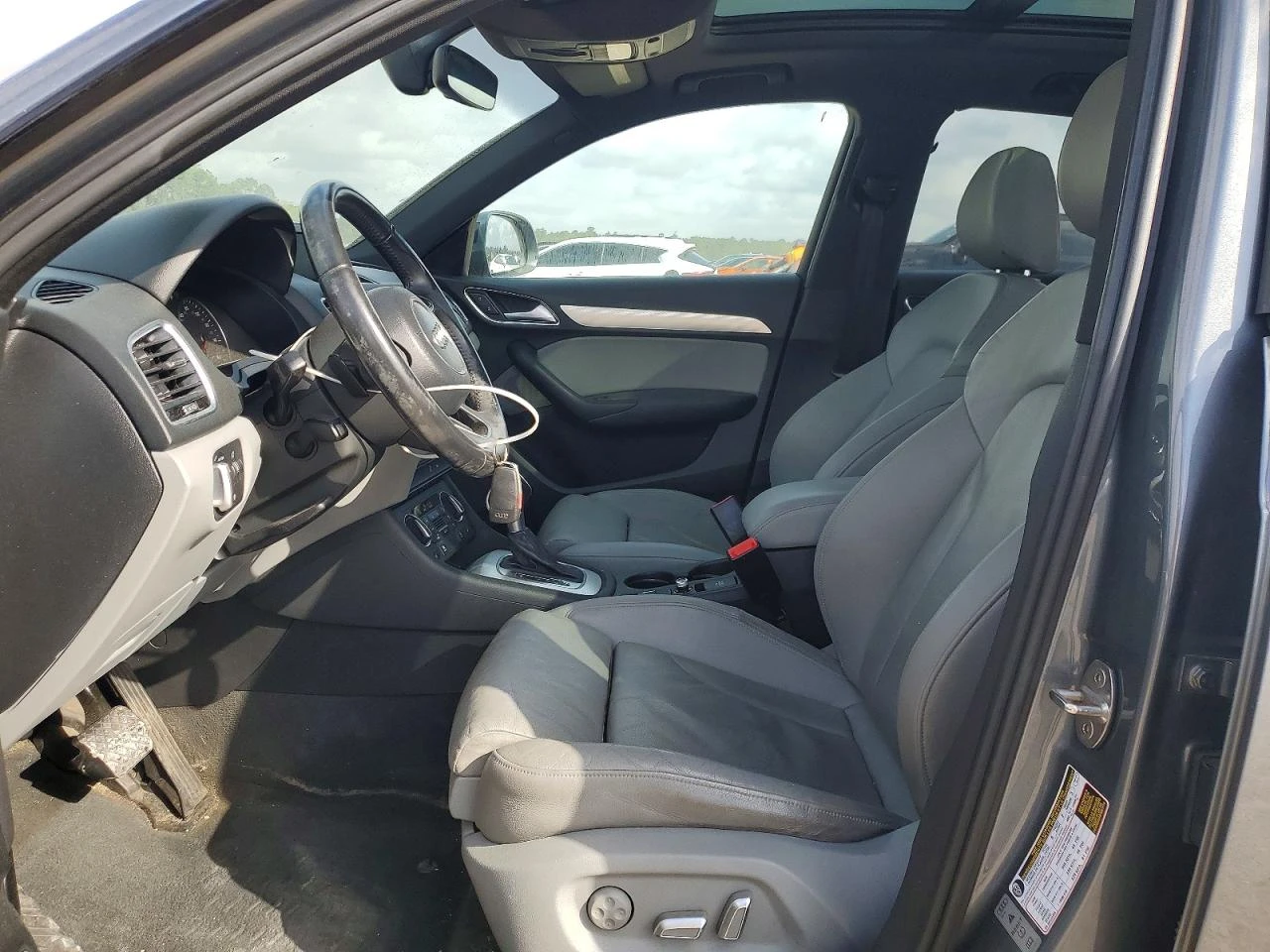 Audi Q3 PRESTIGE / 2.0 TFSI Turbo / S-Line / РЕАЛНИ КМ! / , снимка 7 - Автомобили и джипове - 54656316