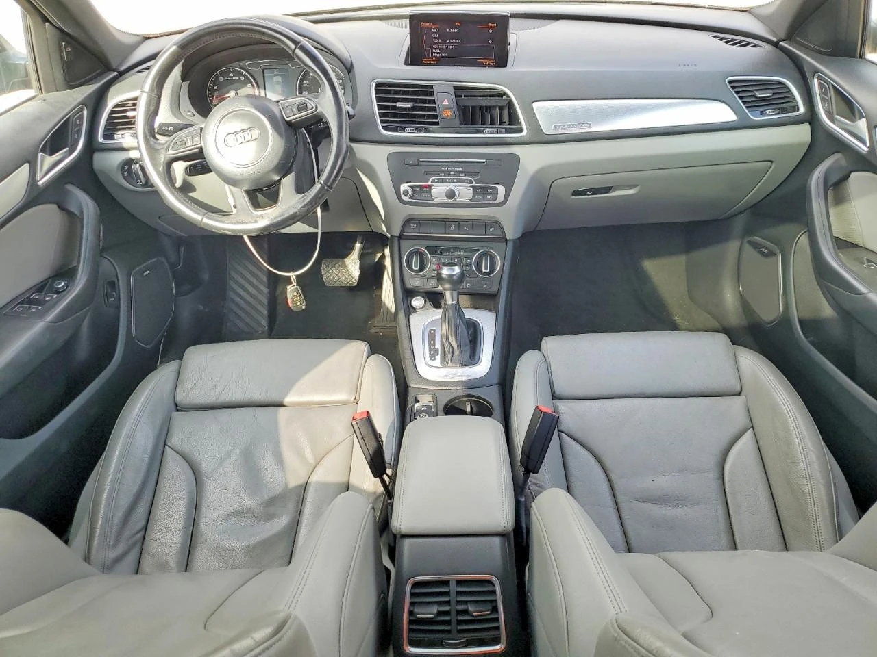 Audi Q3 PRESTIGE / 2.0 TFSI Turbo / S-Line / РЕАЛНИ КМ! / , снимка 8 - Автомобили и джипове - 54656316
