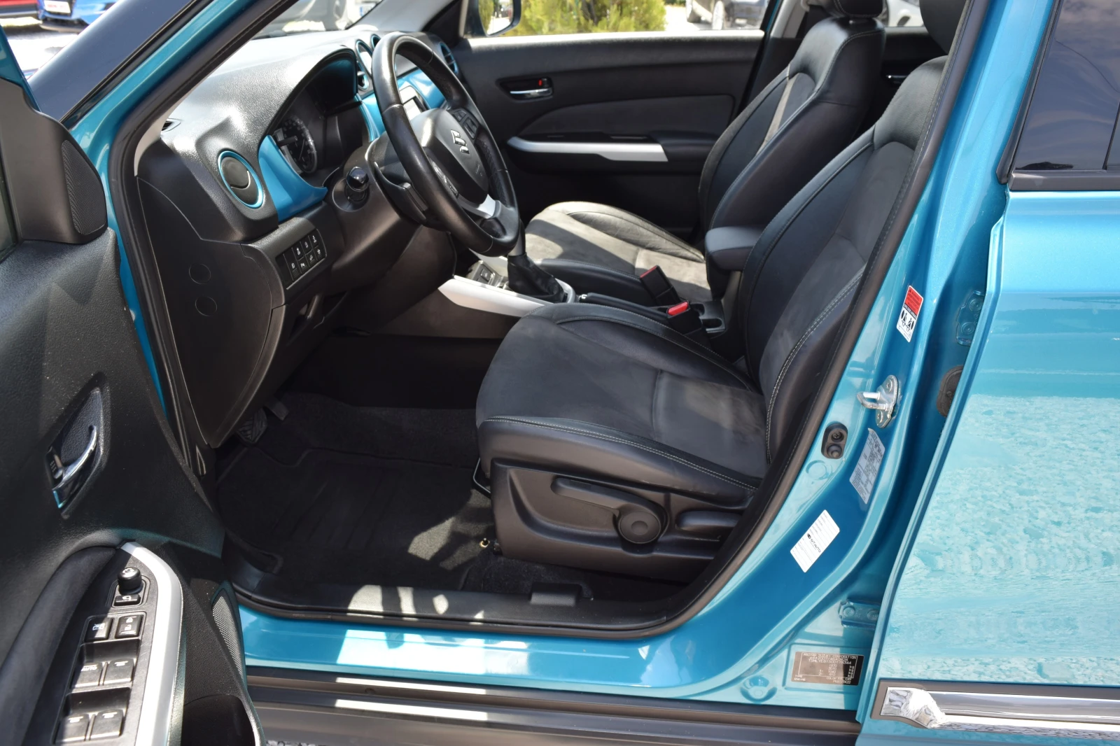 Suzuki Vitara 1.6ddis* Автоматик* 4x4* Нави* Keyless* Euro6B, снимка 8 - Автомобили и джипове - 54789353
