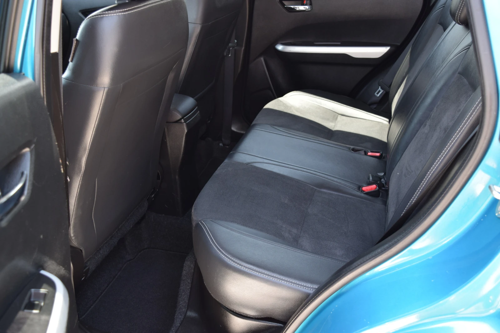 Suzuki Vitara 1.6ddis* Автоматик* 4x4* Нави* Keyless* Euro6B, снимка 13 - Автомобили и джипове - 54789353