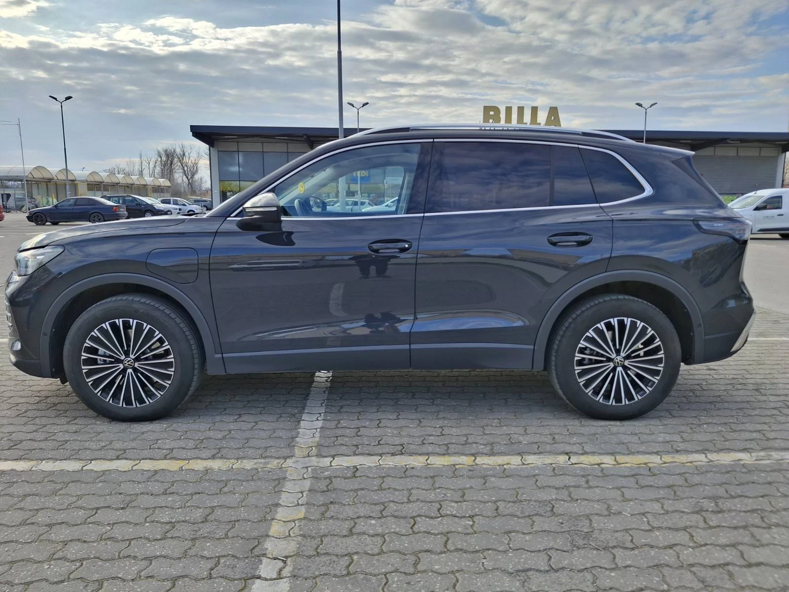 VW Tiguan Плъгин хибрид 1.5 TSI, снимка 4 - Автомобили и джипове - 56148872