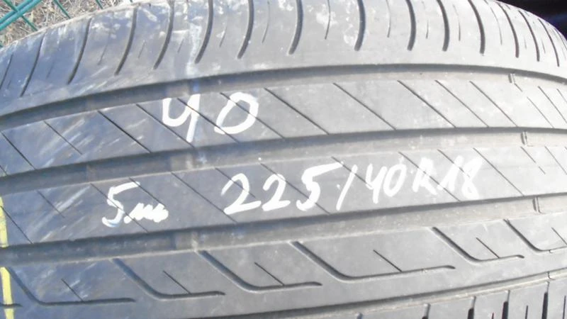 Гуми Летни 225/40R18, снимка 1 - Гуми и джанти - 22922293