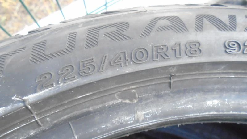 Гуми Летни 225/40R18, снимка 4 - Гуми и джанти - 22922293