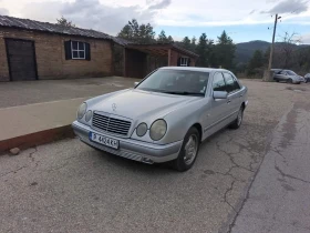 Mercedes-Benz E 200, снимка 1