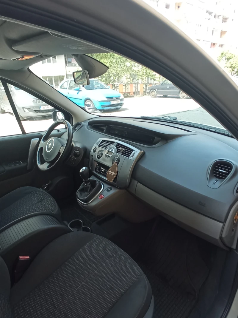 Renault Scenic Меган, снимка 6 - Автомобили и джипове - 52285613