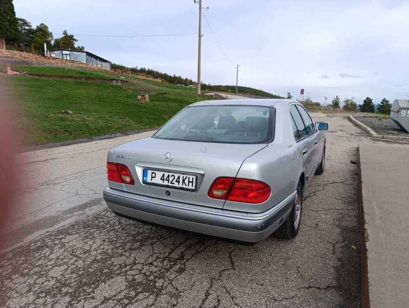 Mercedes-Benz E 200, снимка 5 - Автомобили и джипове - 52500400