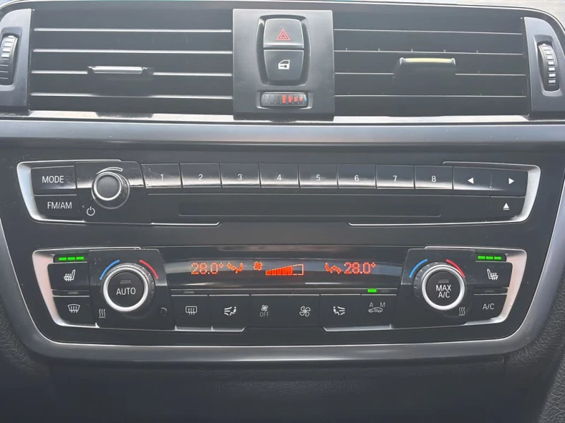 BMW 328 * АВТО КРЕДИТ* ЦЕНА ДО БГ * СЕРВИЗНА ИСТОРИЯ * , снимка 13 - Автомобили и джипове - 52595059