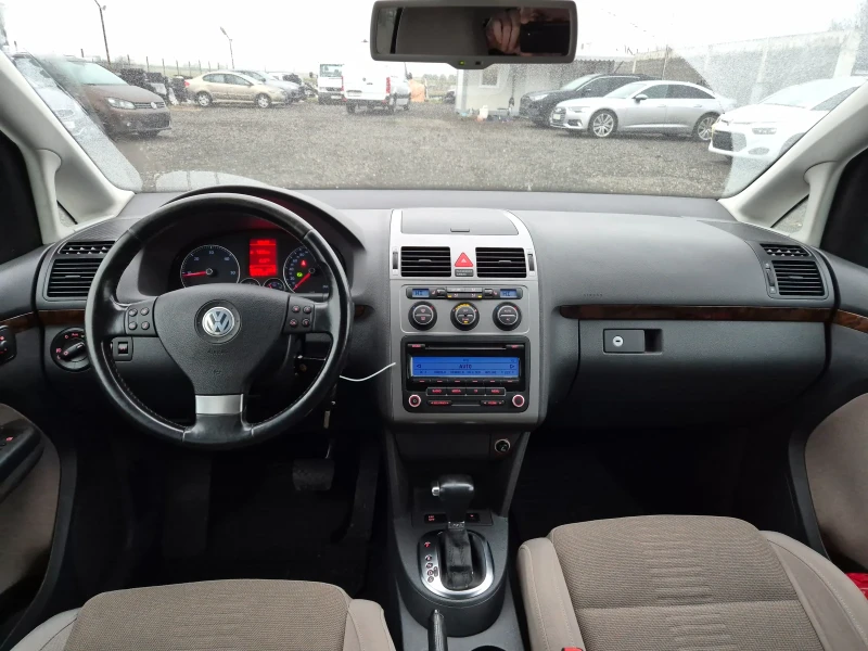 VW Touran 1.9TDI DSG, снимка 12 - Автомобили и джипове - 53220500