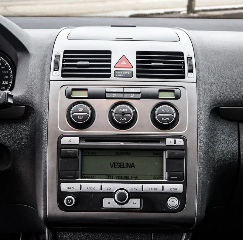 VW Touran 1.9 тди, снимка 11 - Автомобили и джипове - 53343779