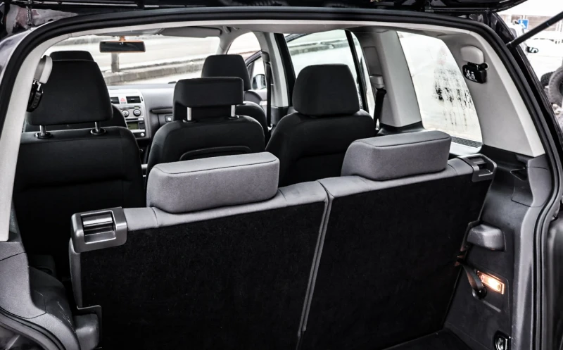 VW Touran 1.9 тди, снимка 14 - Автомобили и джипове - 53343779