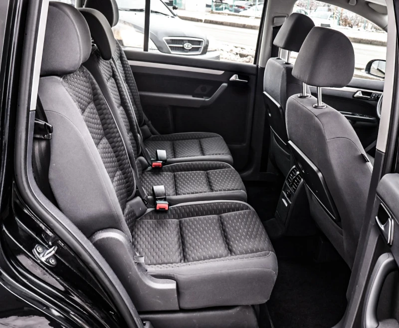 VW Touran 1.9 тди, снимка 15 - Автомобили и джипове - 53343779