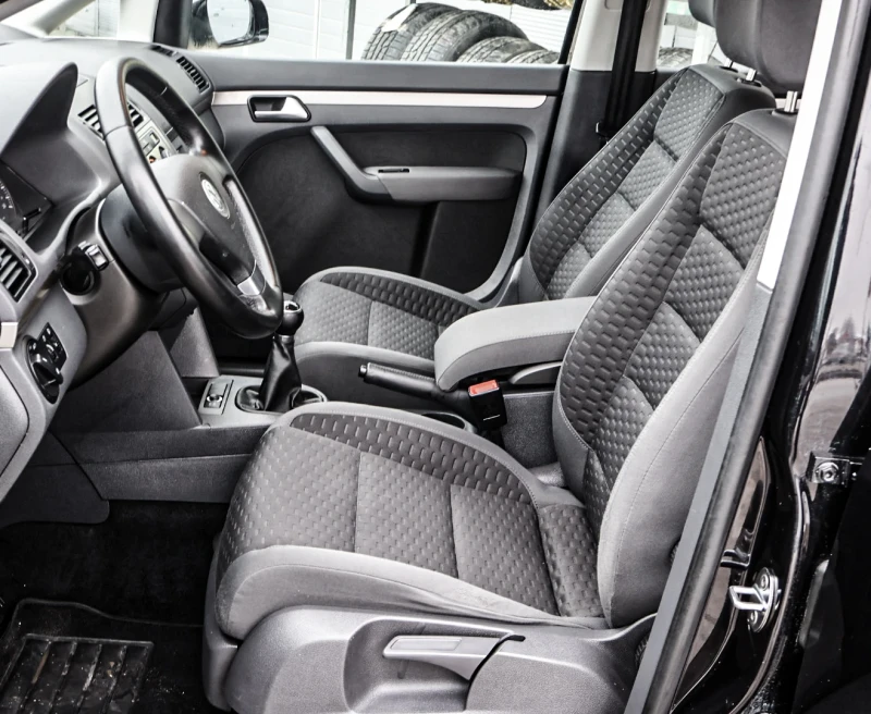 VW Touran 1.9 тди, снимка 8 - Автомобили и джипове - 53343779
