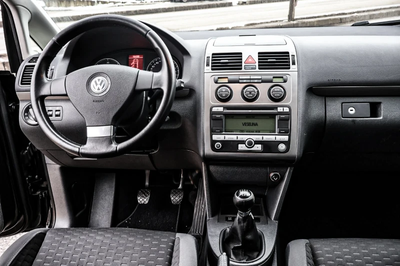 VW Touran 1.9 тди, снимка 10 - Автомобили и джипове - 53343779