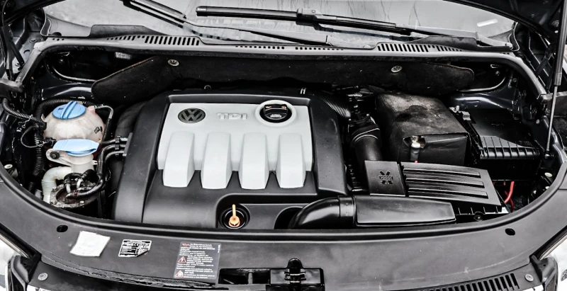 VW Touran 1.9 тди, снимка 13 - Автомобили и джипове - 53343779