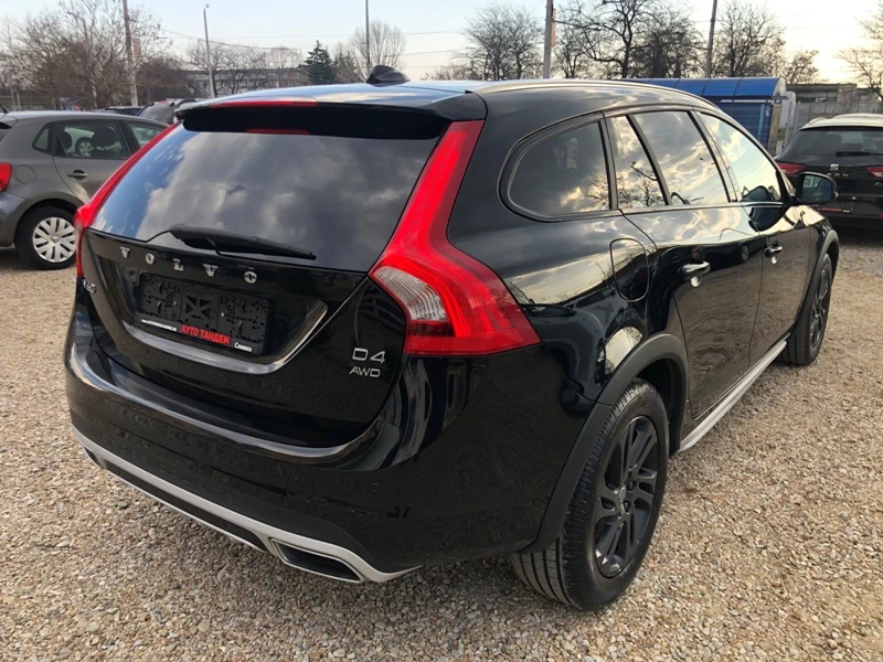 Volvo V60 Cross Country D5-2.4 D-4x4/DISTRONIC-FULL-УНИКАТ-ТОП СЪСТОЯНИЕ, снимка 5 - Автомобили и джипове - 48984171